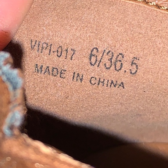 Chinese Laundry Tan Zip Up Bootie With Fringe Tassel - Picture 8 of 8